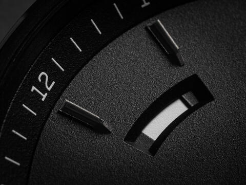 Leica Watch_ZM 2 Monochrom_Ambient_indices.jpg
